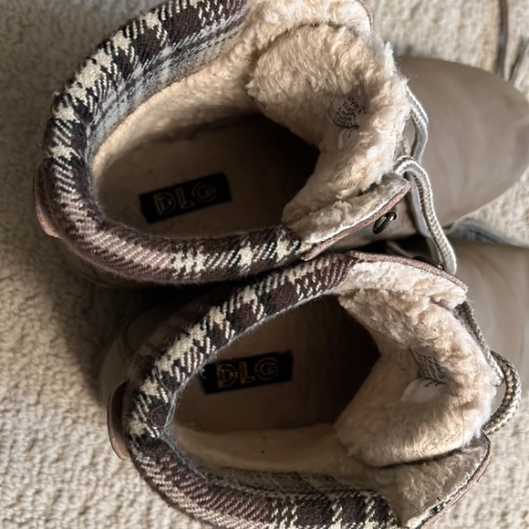 DLG Camel to Green Boot with Plaid Style on Back - Picture 4 of 8